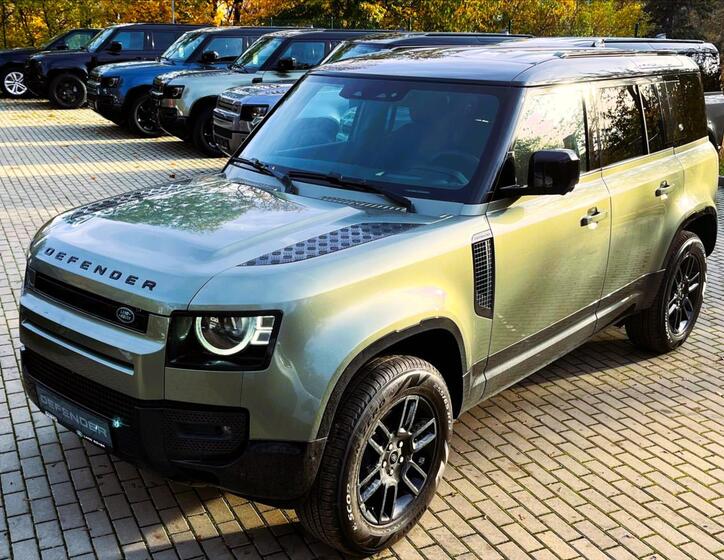 Land Rover Defender 1