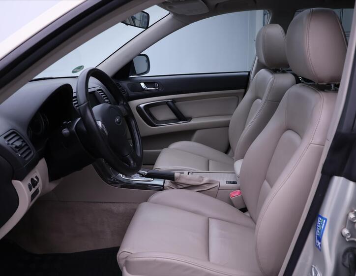 Subaru Legacy 11