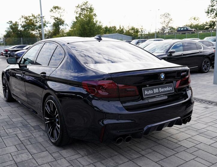 BMW M5 4