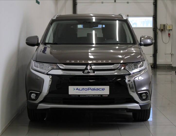Mitsubishi Outlander 2
