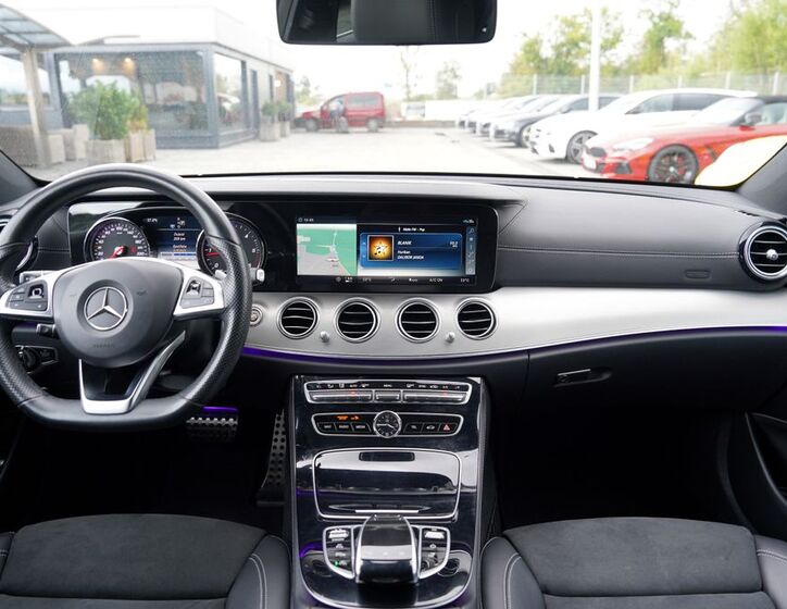 Mercedes-Benz Třídy E 28