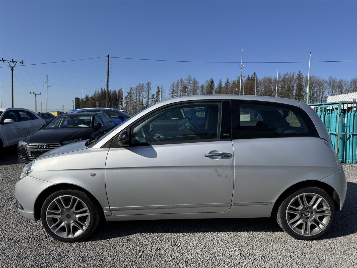 Lancia Y