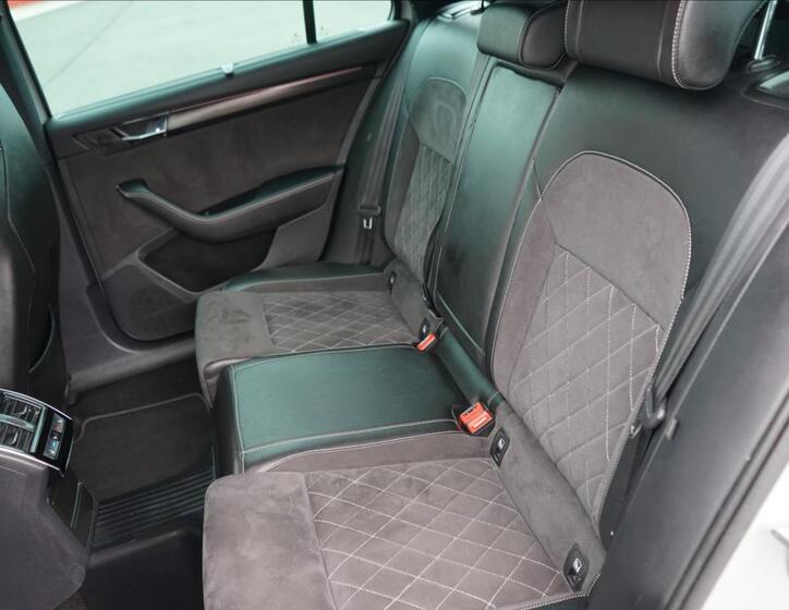 Škoda Superb 10