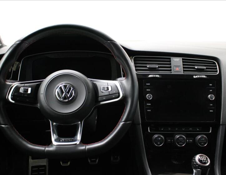 Volkswagen Golf 28