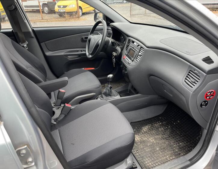 KIA Rio 10