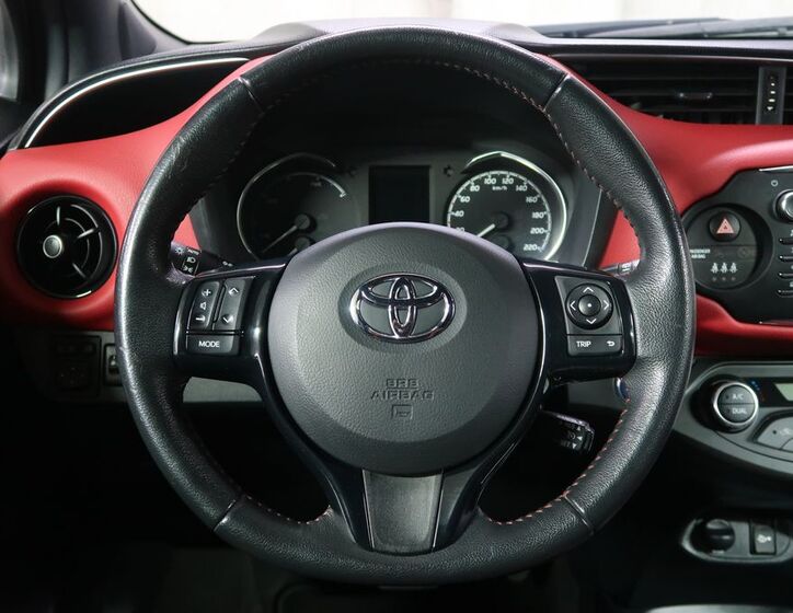 Toyota Yaris 14