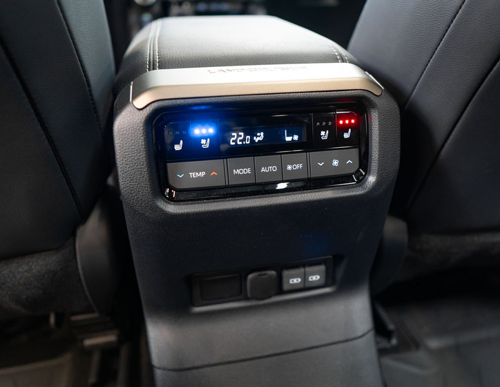 Toyota Land Cruiser 37