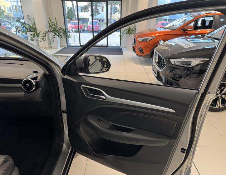 MG ZS 7