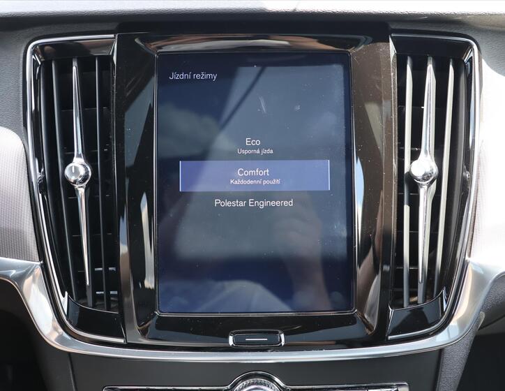 Volvo V90 29