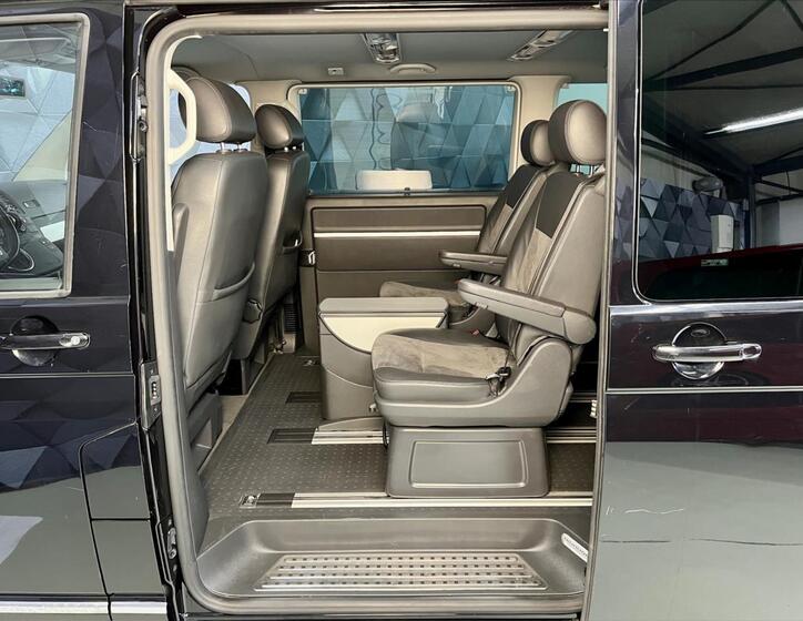 Volkswagen Multivan 12