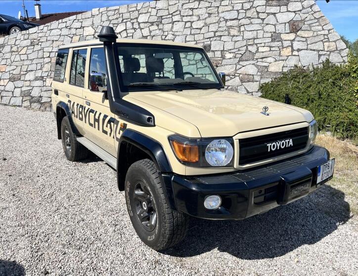 Toyota Land Cruiser 1