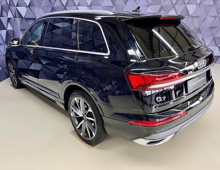 Audi Q7 5