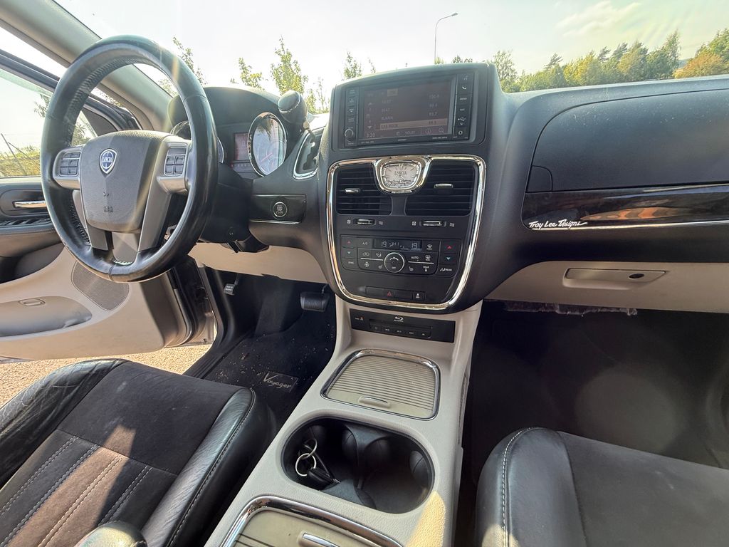 Lancia Voyager