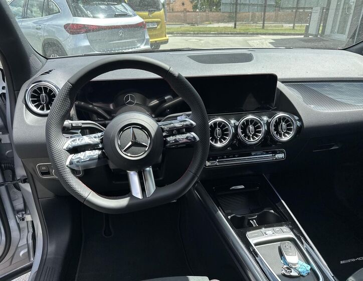 Mercedes-Benz GLA 10
