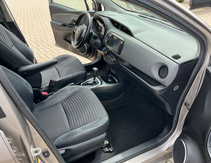 Toyota Yaris 17