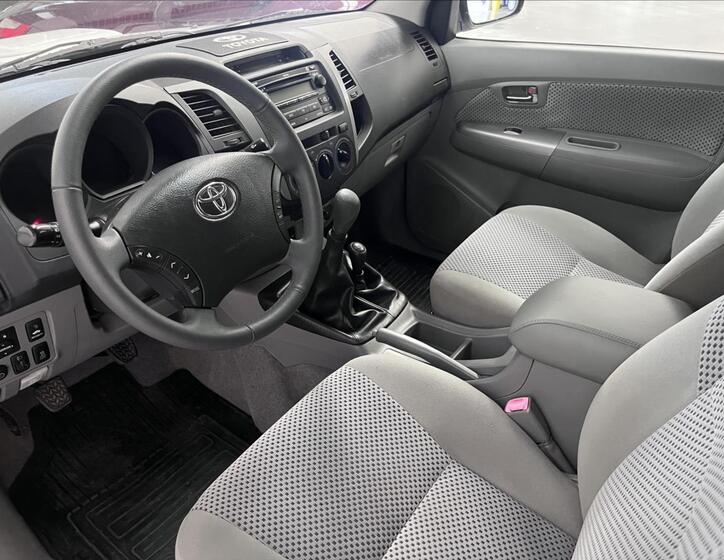 Toyota Hilux 6