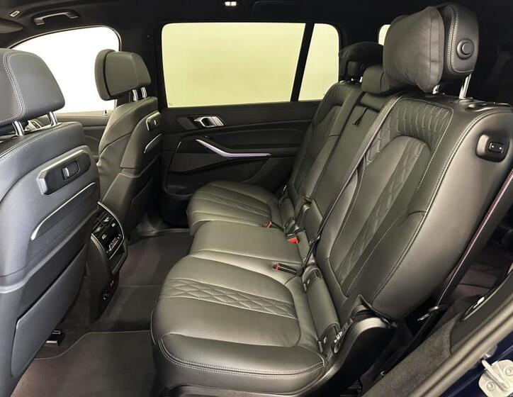 BMW X7 10