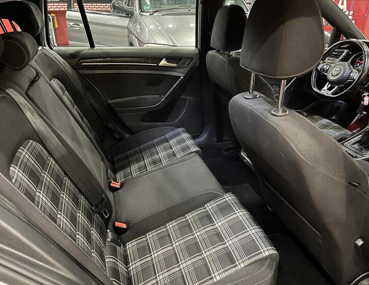 Volkswagen Golf 23