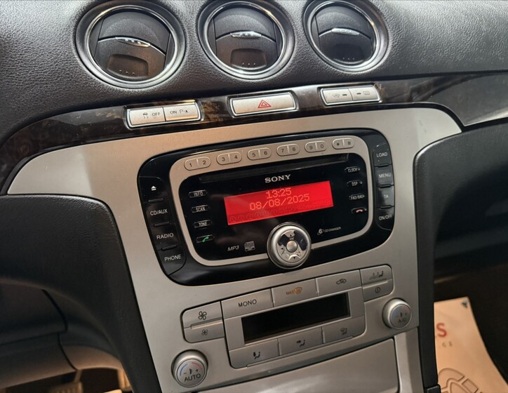 Ford Galaxy 12