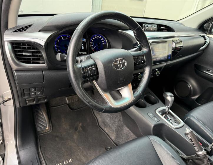 Toyota Hilux 7