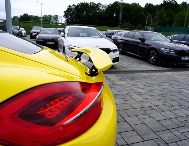Porsche Cayman 16