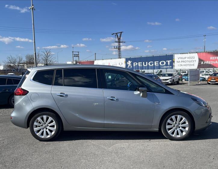 Opel Zafira 4