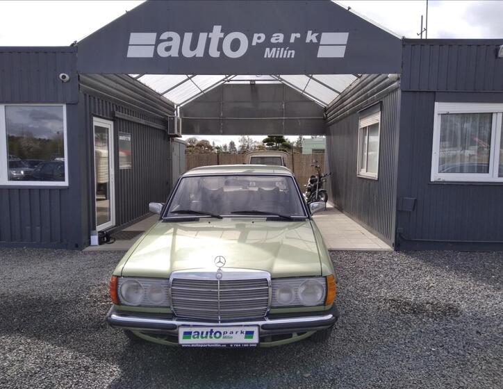 Mercedes-Benz 200 2