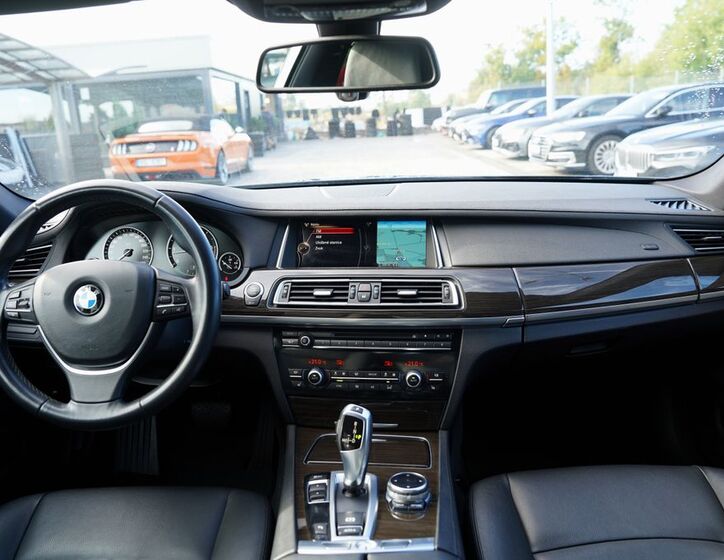BMW Řada 7 21