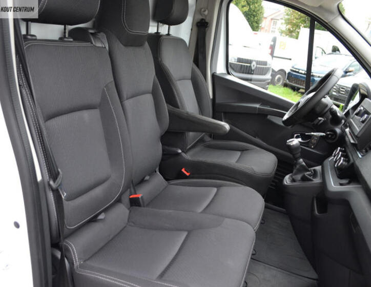 Renault Trafic 10