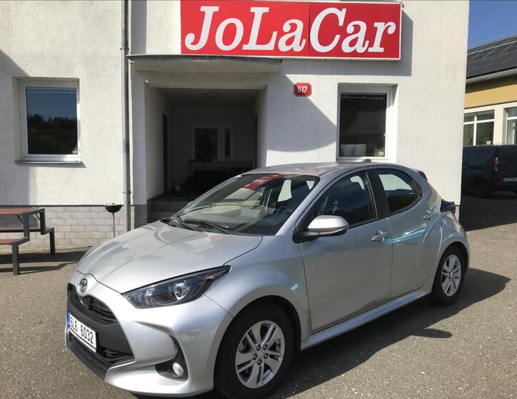 Toyota Yaris 1