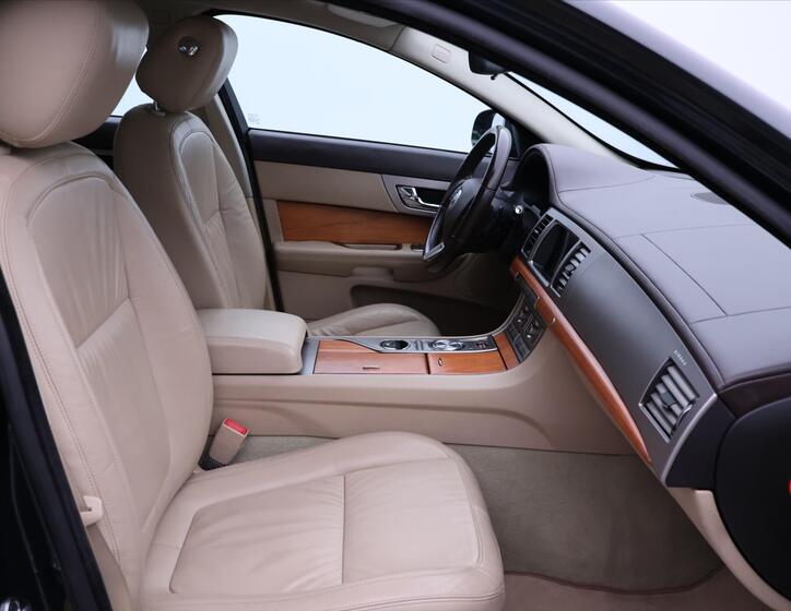 Jaguar XF 13