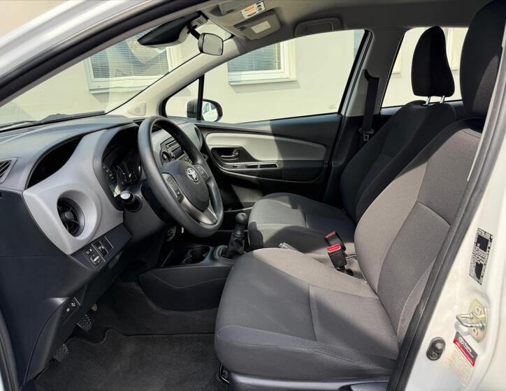 Toyota Yaris 8