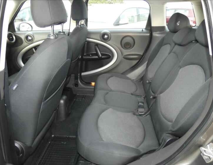 Mini Countryman 9