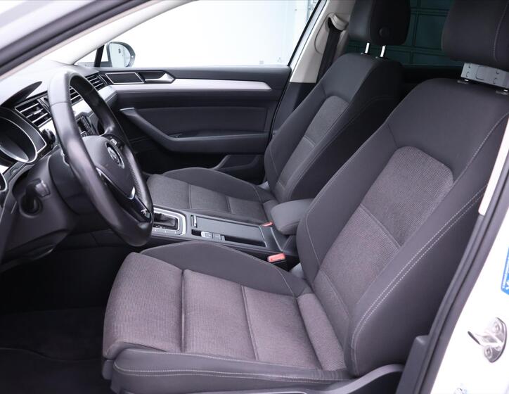 Volkswagen Passat 11