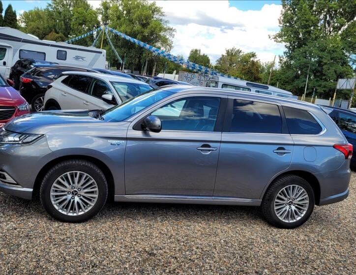 Mitsubishi Outlander 3