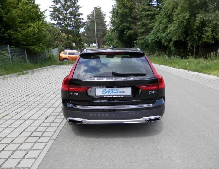 Volvo V90 8