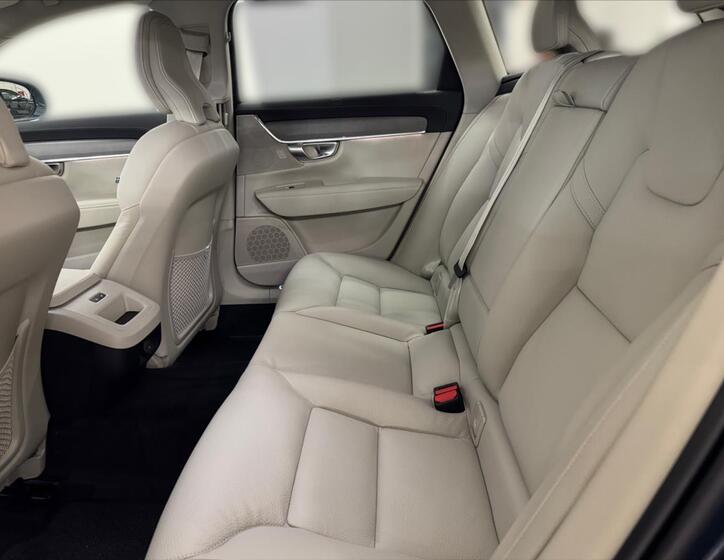 Volvo V90 11