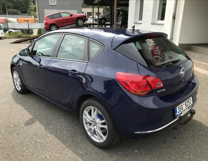 Opel Astra 6