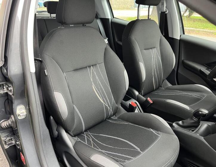Peugeot 208 26