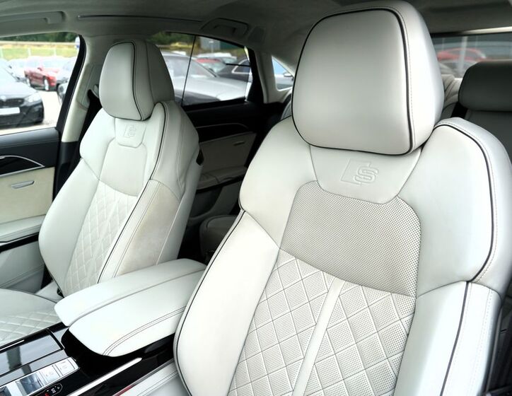 Audi A8 27