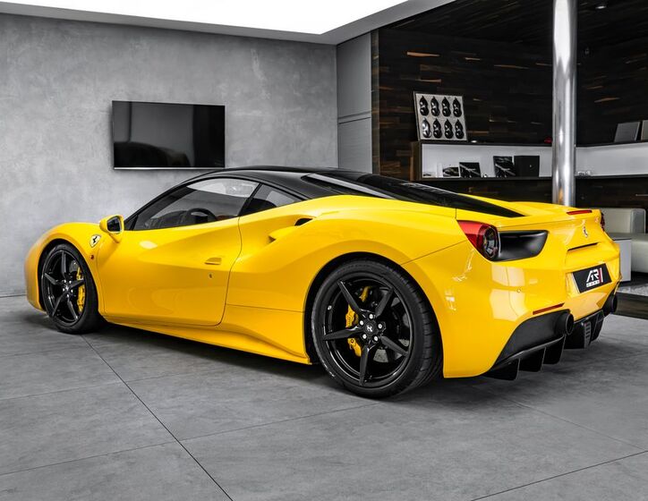 Ferrari 488 7