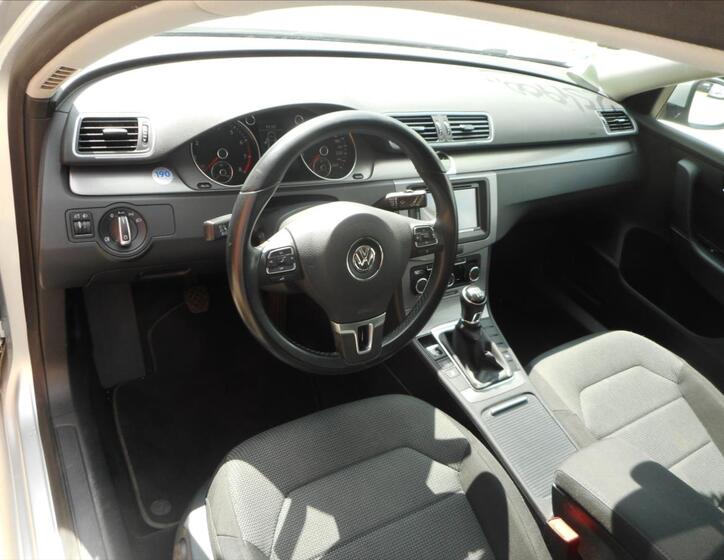 Volkswagen Passat 9