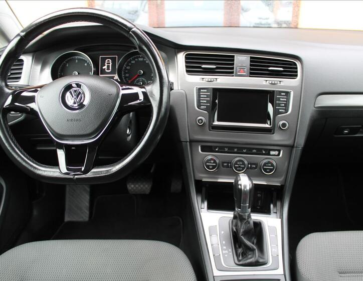 Volkswagen Golf 9
