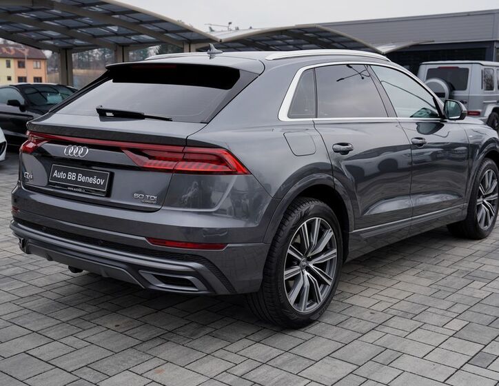Audi Q8 6