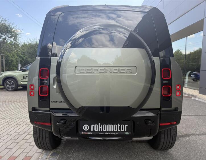 Land Rover Defender 9