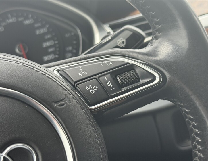 Audi A8 15
