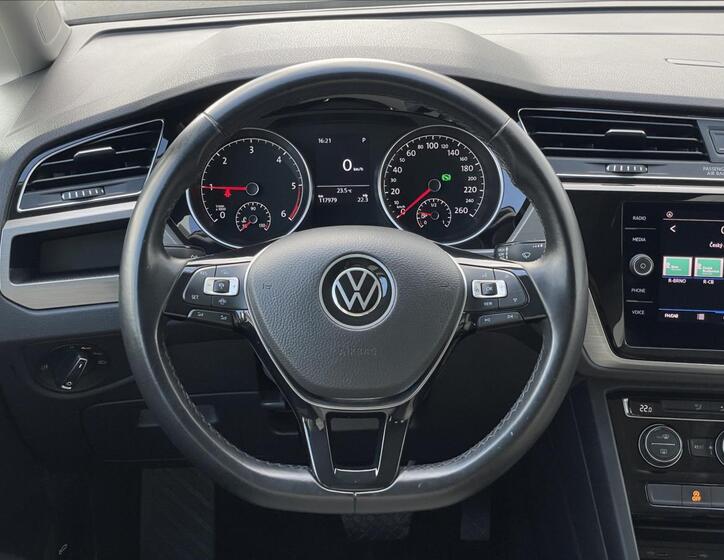 Volkswagen Touran 8