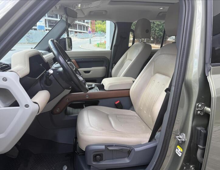 Land Rover Defender 8