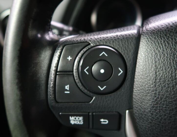 Toyota Auris 24