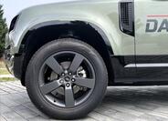Land Rover Defender 3